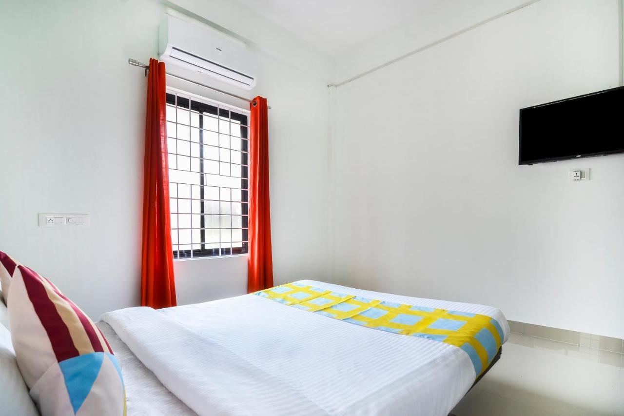 Oyo Home 81801 Akash Villa Trippapur Eksteriør bilde