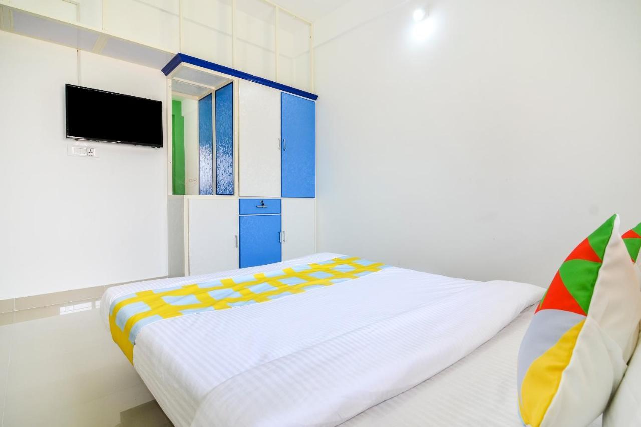 Oyo Home 81801 Akash Villa Trippapur Eksteriør bilde