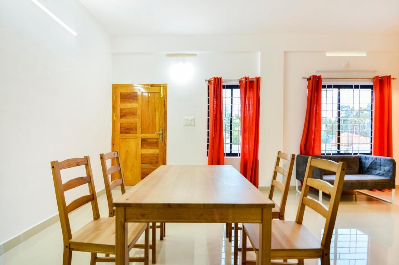 Oyo Home 81801 Akash Villa Trippapur Eksteriør bilde